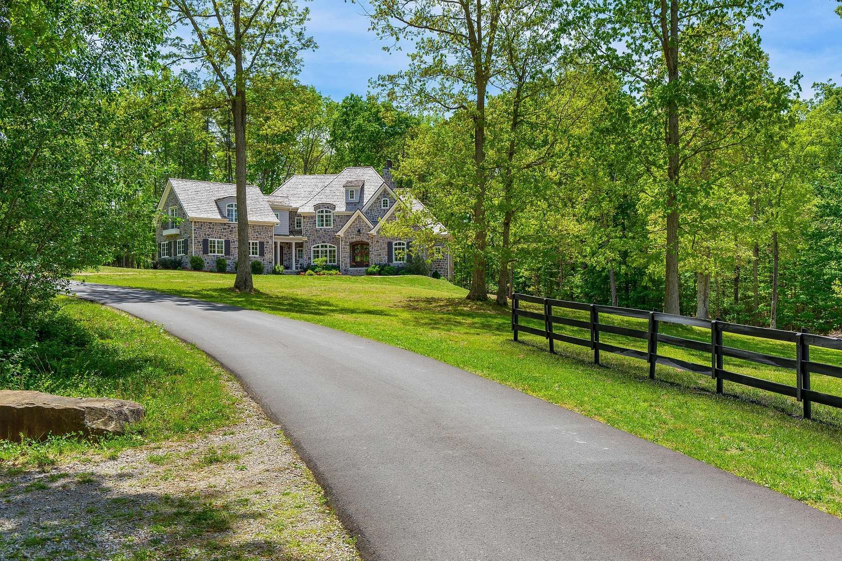 2.85 Acres of Land with Home for Sale in Lookout Mountain, Georgia