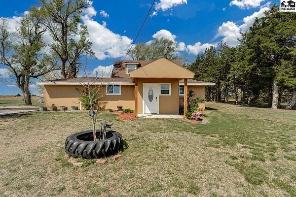 16.5 Acres of Recreational Land with Home for Sale in Turon, Kansas