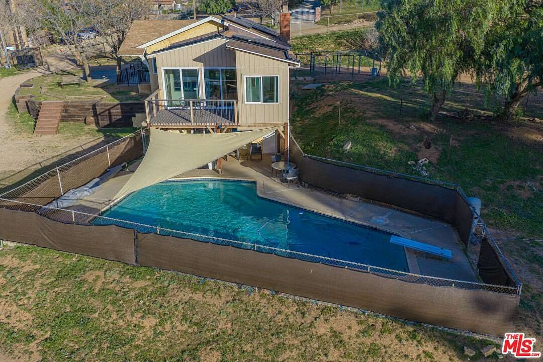 2.58 Acres of Land with Home for Sale in Agua Dulce, California