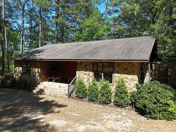10 Acres of Land with Home for Sale in Thomasville, Georgia