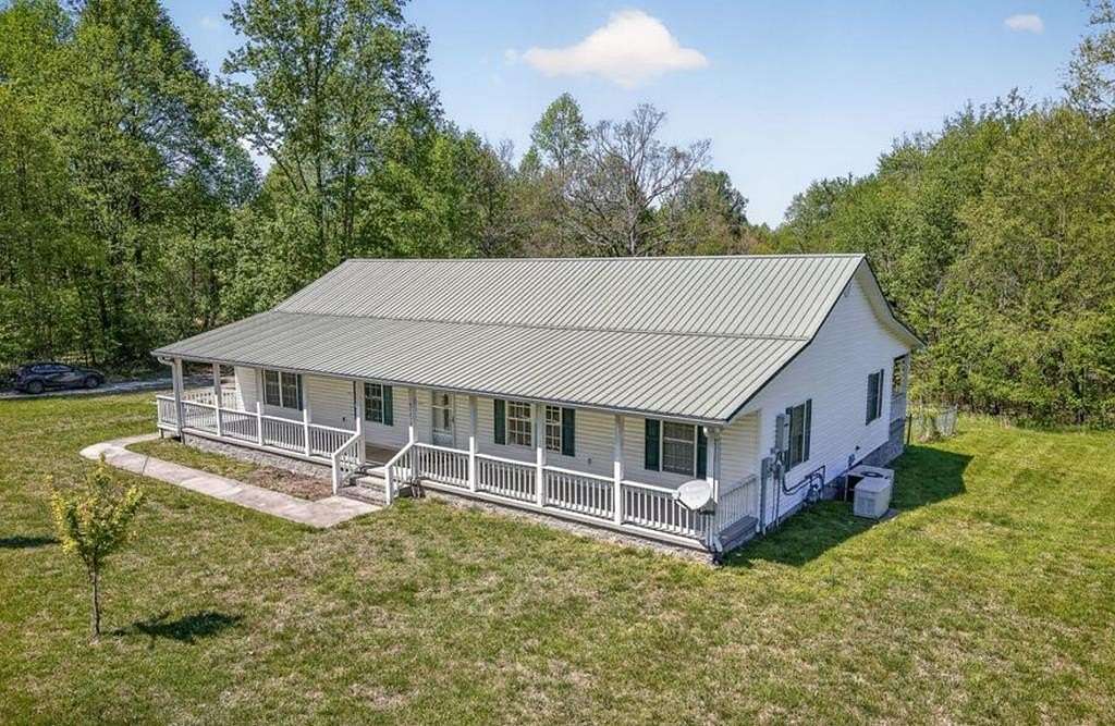 9 Acres of Land with Home for Auction in Sparta, Tennessee