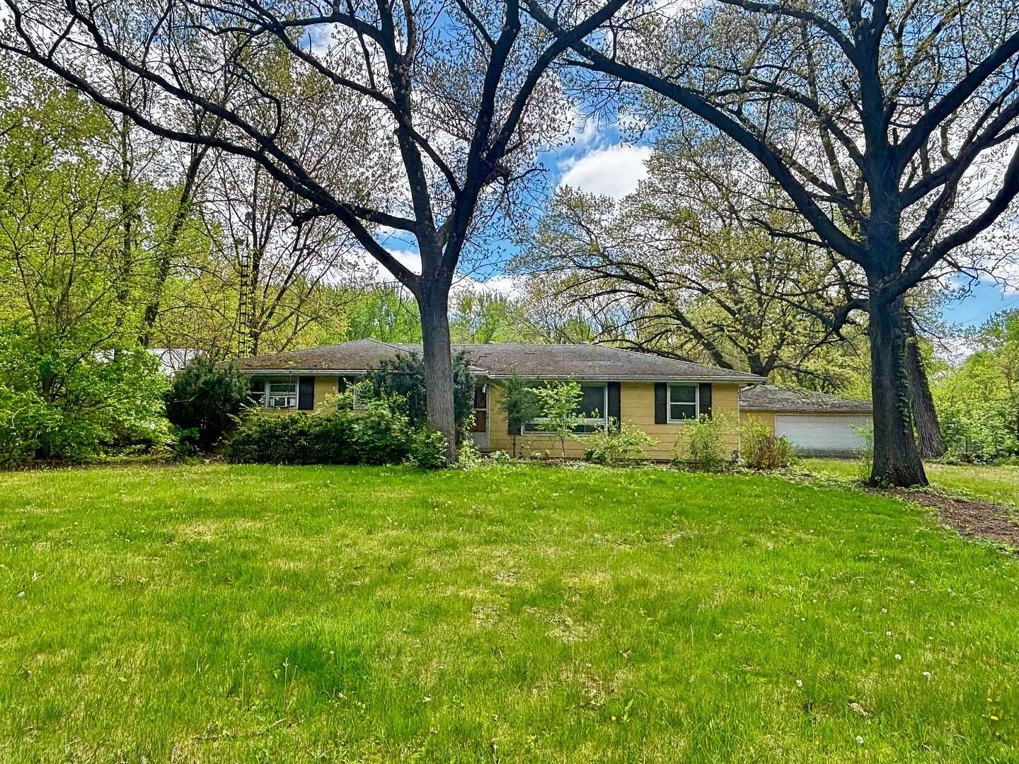 4.65 Acres of Land with Home for Sale in Wilmington, Illinois