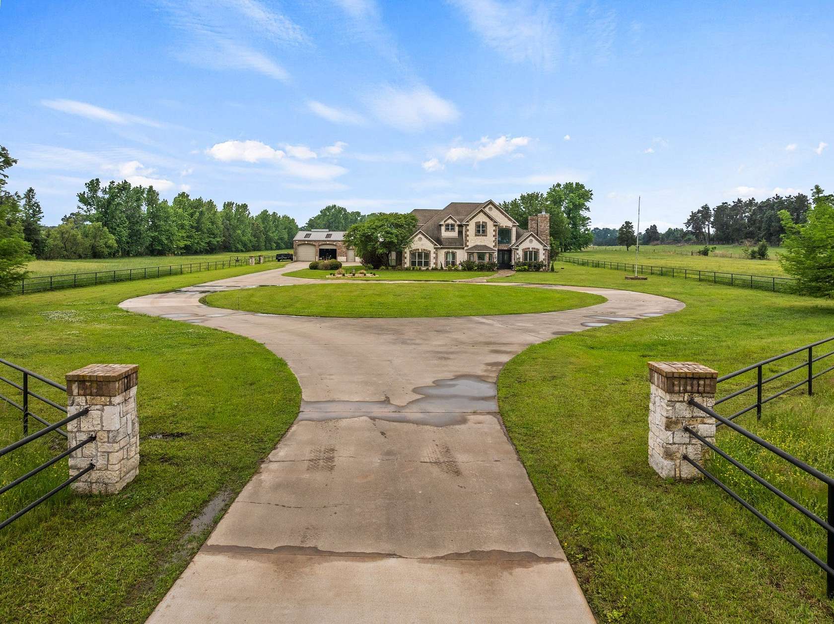 25 Acres of Land with Home for Sale in Pittsburg, Texas