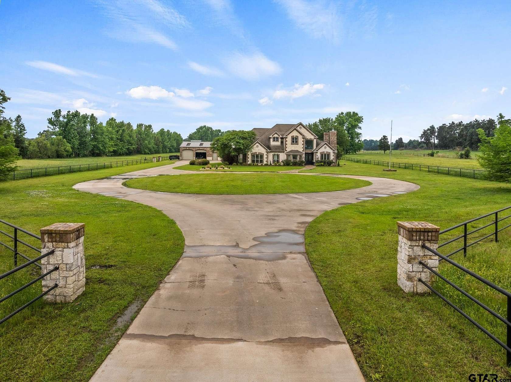 25 Acres of Land with Home for Sale in Pittsburg, Texas
