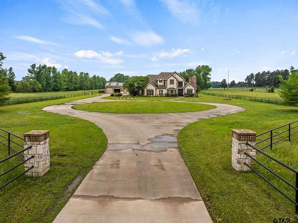 25 Acres of Land with Home for Sale in Pittsburg, Texas