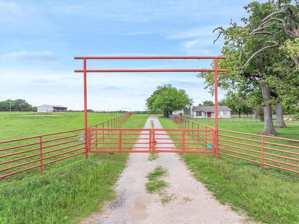 20 Acres of Agricultural Land with Home for Sale in Athens, Texas