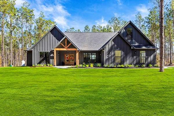 6.13 Acres of Land with Home for Sale in Moscow, Texas