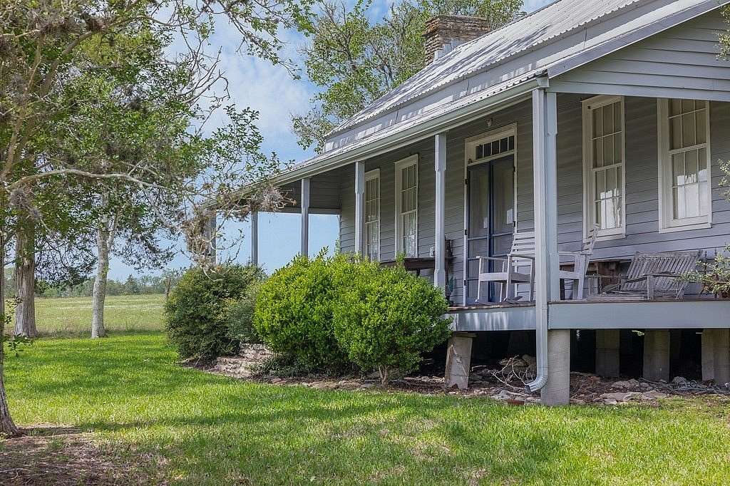 42.7 Acres of Land with Home for Sale in Fayetteville, Texas