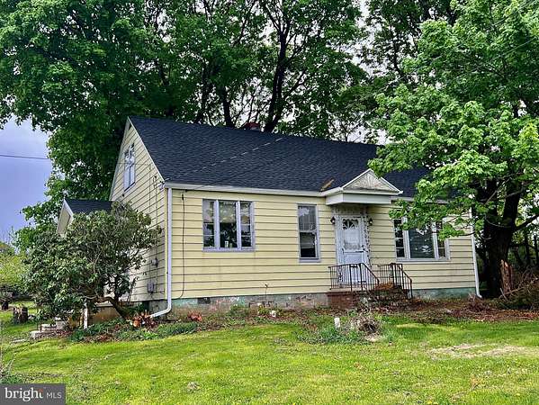 1.6 Acres of Land with Home for Sale in Tamaqua, Pennsylvania