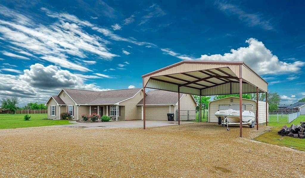 2 Acres of Land with Home for Lease in Caddo Mills, Texas