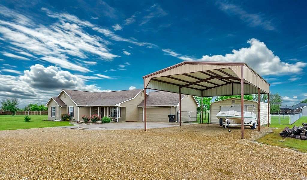 2 Acres of Land with Home for Lease in Caddo Mills, Texas