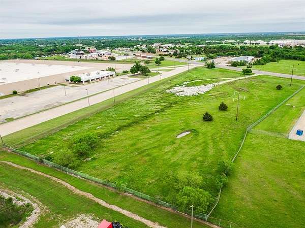 5.75 Acres of Commercial Land for Sale in Corsicana, Texas