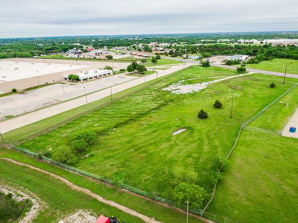 5.75 Acres of Commercial Land for Sale in Corsicana, Texas
