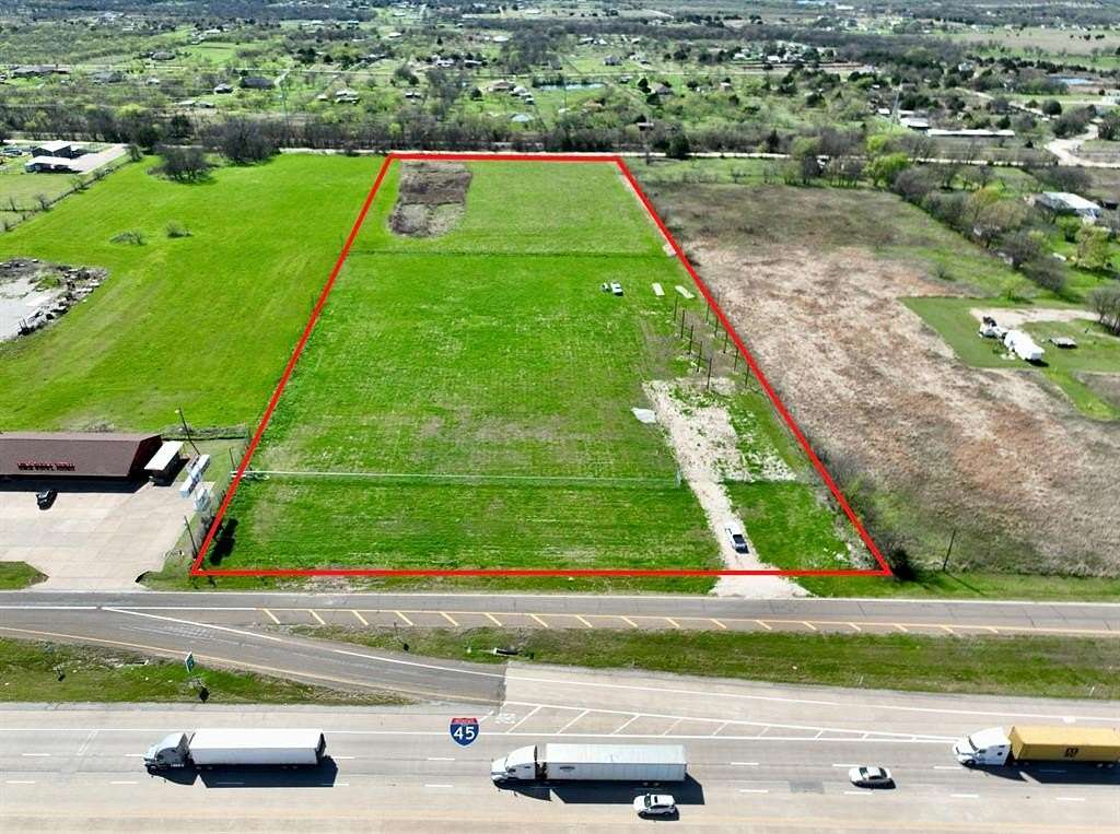 8 Acres of Commercial Land for Sale in Rice, Texas