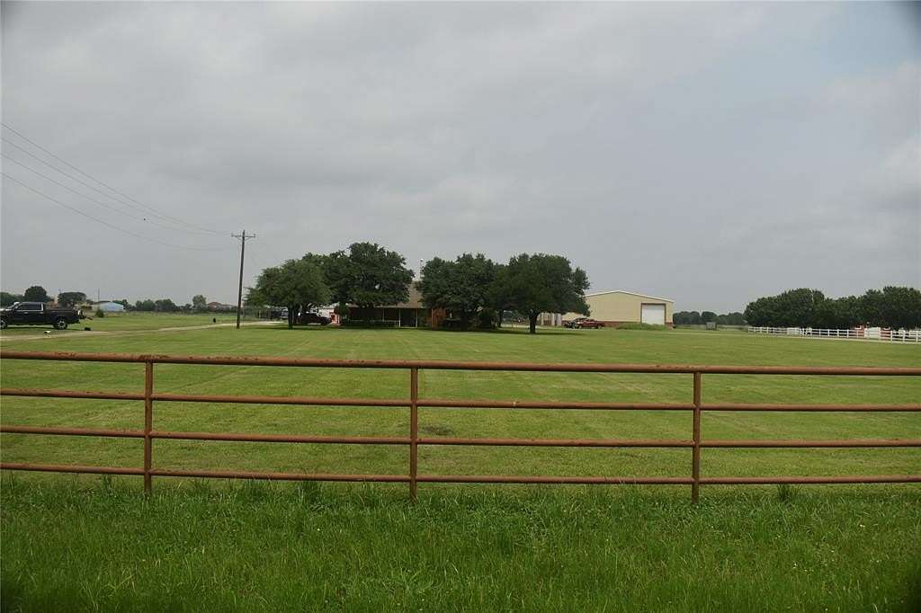 15 Acres of Land with Home for Sale in Lucas, Texas
