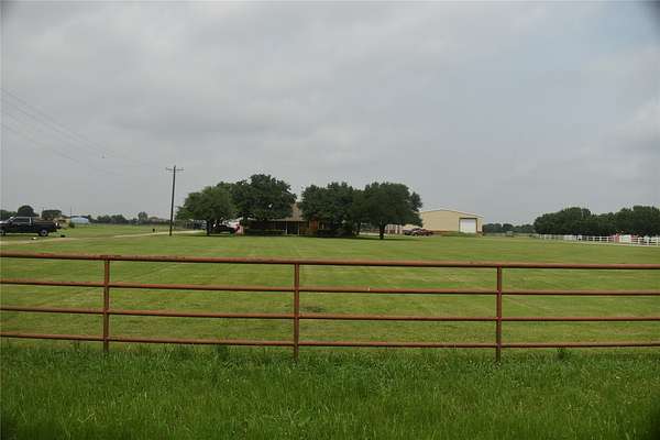 15 Acres of Land with Home for Sale in Lucas, Texas