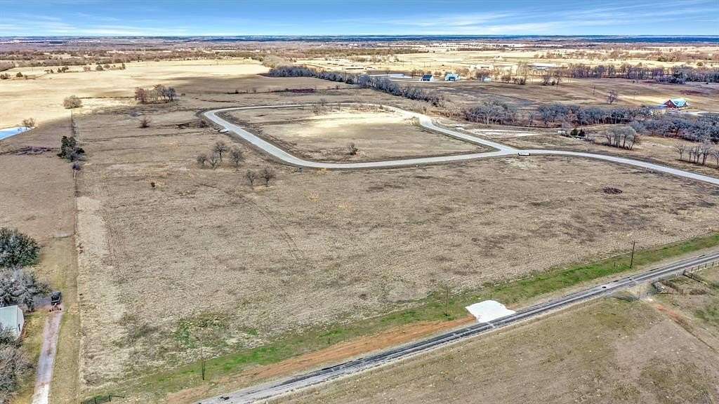 2 Acres of Residential Land for Sale in Whitesboro, Texas