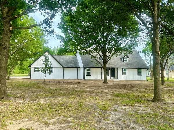 2 Acres of Land with Home for Lease in Oak Grove, Texas