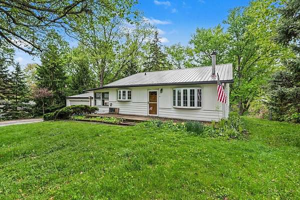 1.5 Acres of Land with Home for Sale in Monee, Illinois