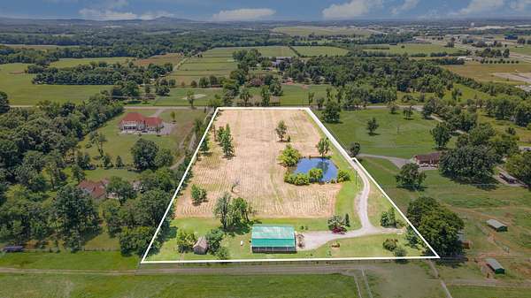 7 Acres of Land with Home for Sale in Bell Buckle, Tennessee