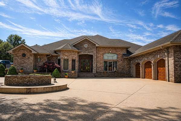 18.4 Acres of Land with Home for Sale in Clarksville, Tennessee
