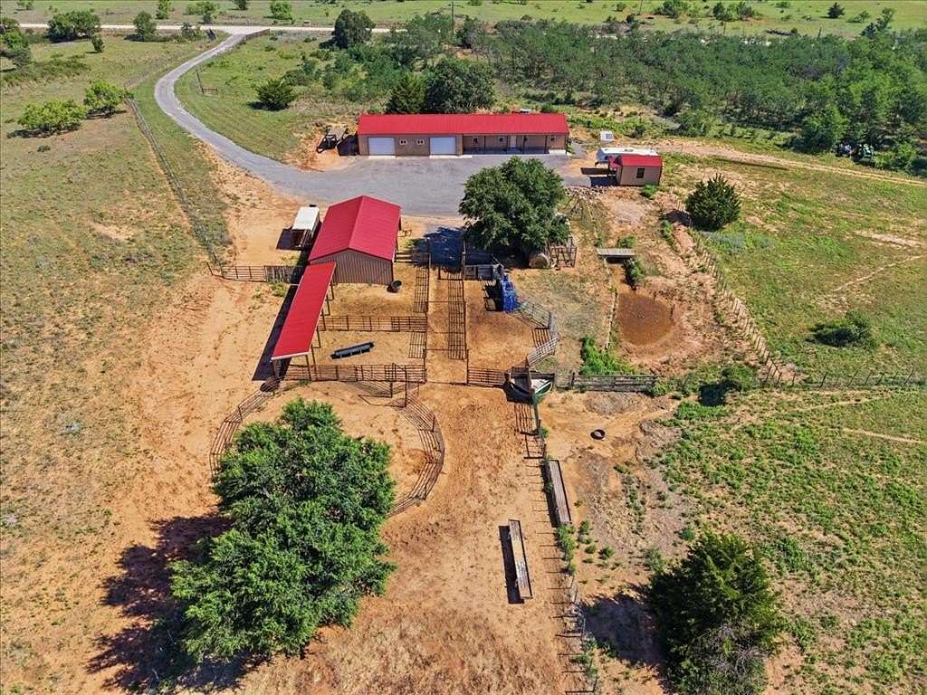 32 Acres of Agricultural Land with Home for Sale in Sayre, Oklahoma