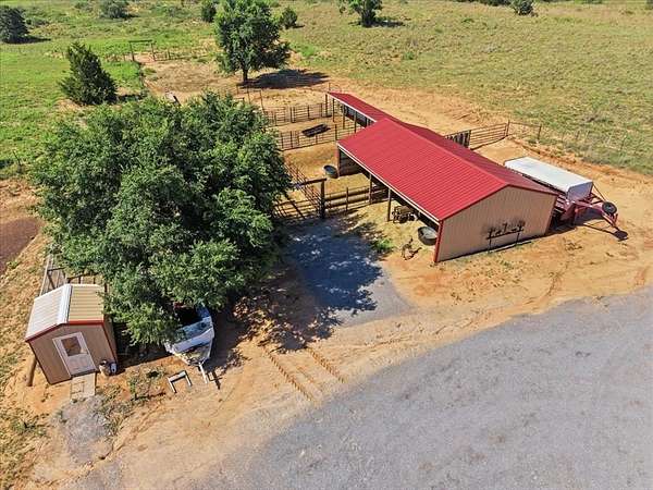 32 Acres of Agricultural Land with Home for Sale in Sayre, Oklahoma