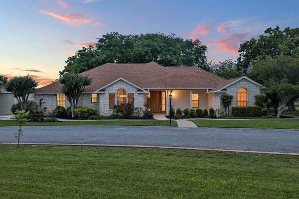 2 Acres of Improved Mixed-Use Land for Sale in Marble Falls, Texas