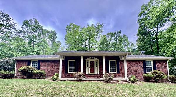3.1 Acres of Land with Home for Sale in Lafayette, Tennessee