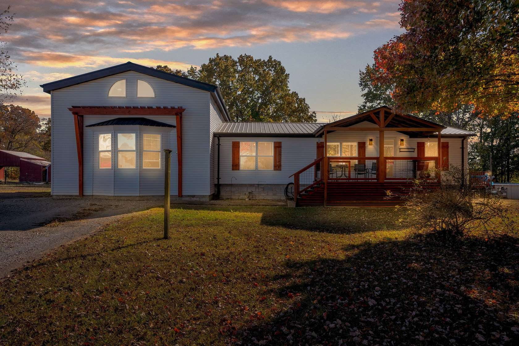 10 Acres of Land with Home for Sale in Springfield, Tennessee