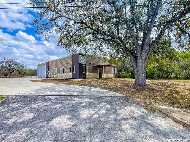 2 Acres of Improved Mixed-Use Land for Sale in Beeville, Texas