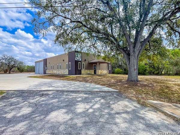 2 Acres of Improved Mixed-Use Land for Sale in Beeville, Texas