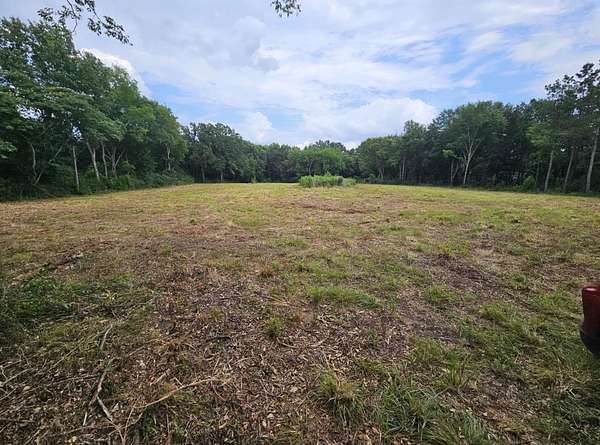 21 Acres of Recreational & Residential Land for Sale in Henderson, Texas