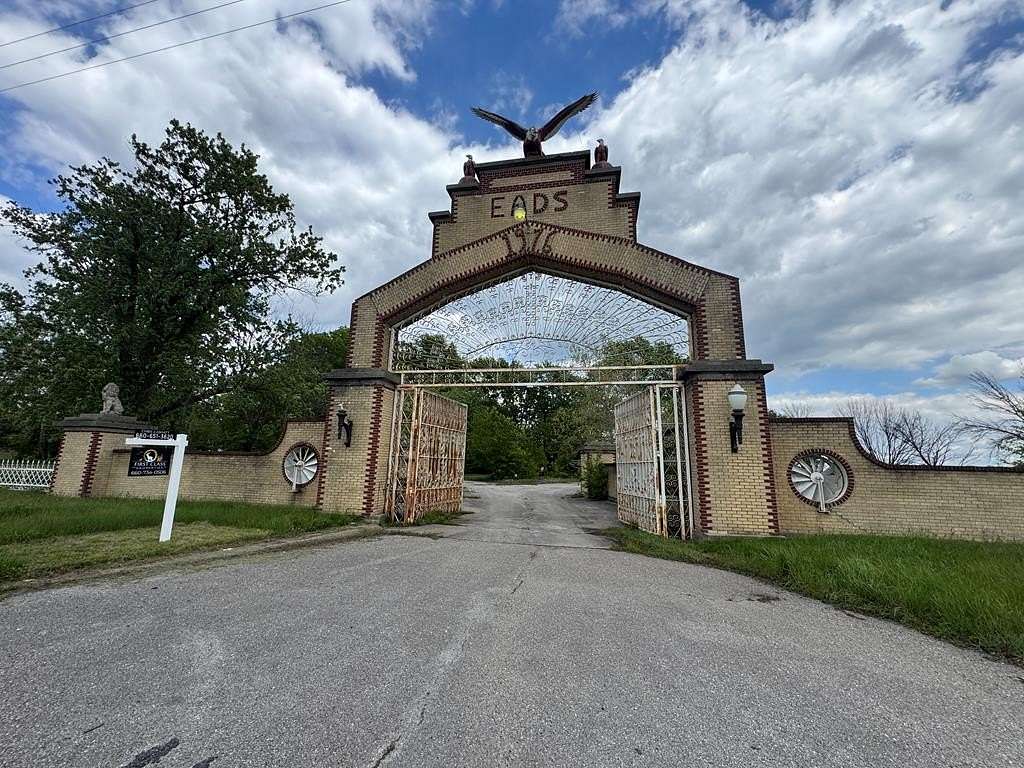 28 Acres of Land with Home for Sale in Cairo, Missouri