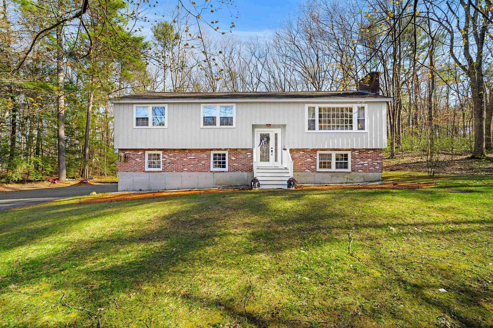 1.55 Acres of Land with Home for Sale in Amherst, New Hampshire