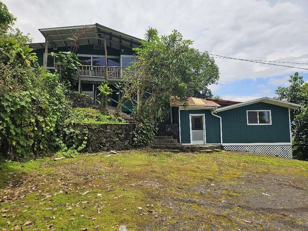 3.8 Acres of Land with Home for Sale in Captain Cook, Hawaii
