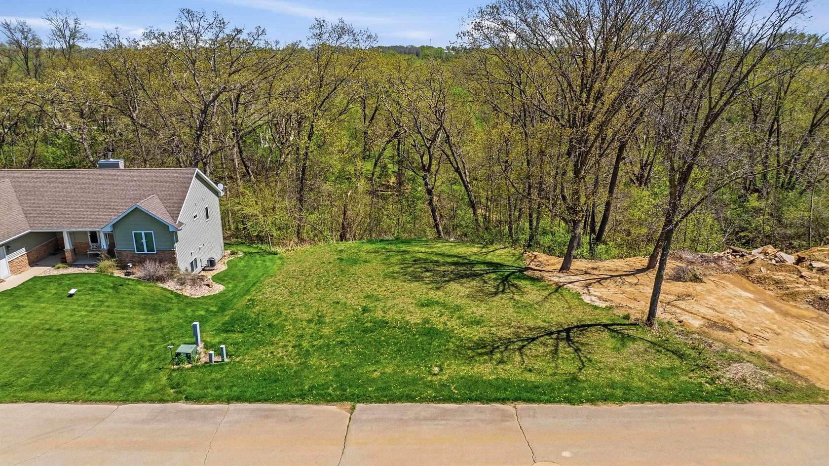 0.97 Acres of Residential Land for Sale in East Dubuque, Illinois