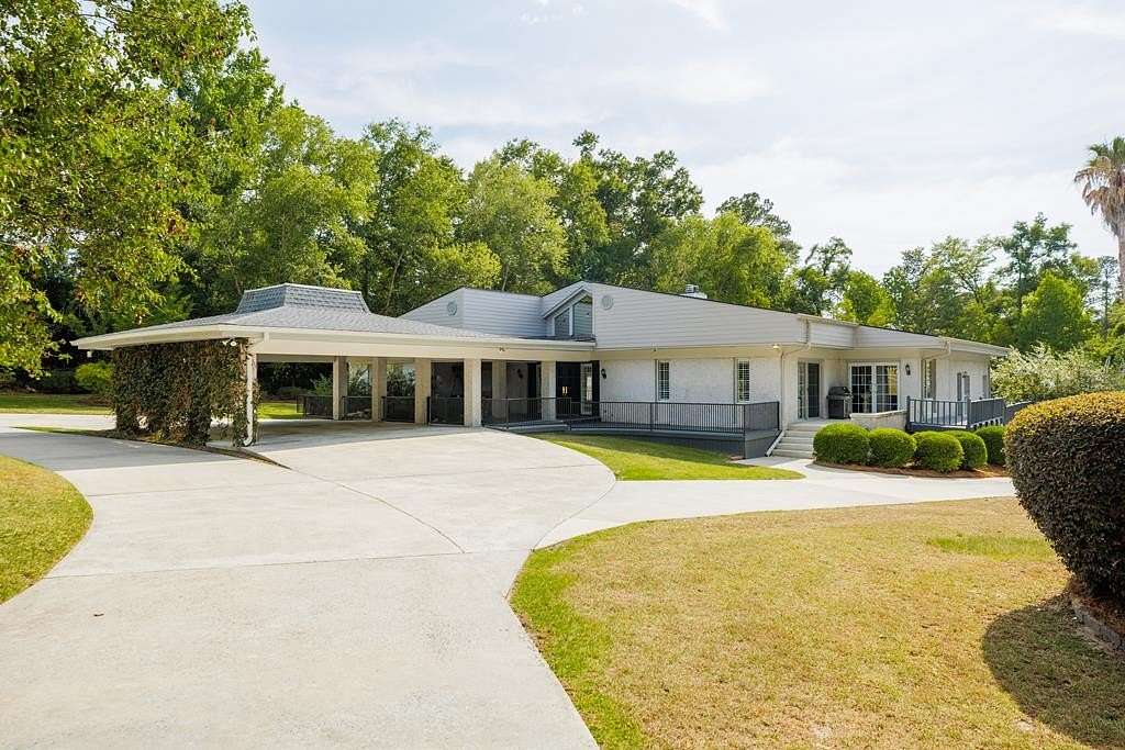 1.86 Acres of Land with Home for Sale in Valdosta, Georgia