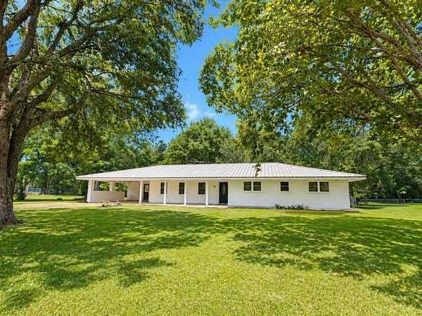 1.5 Acres of Improved Mixed-Use Land for Sale in Robert, Louisiana