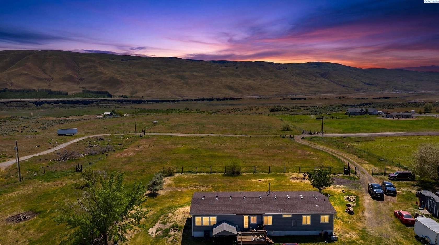8 Acres of Land with Home for Sale in Benton City, Washington