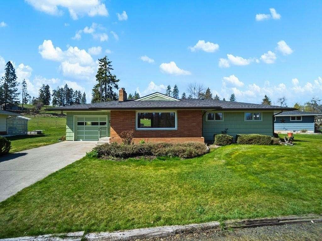 1.6 Acres of Land with Home for Sale in Rockford, Washington