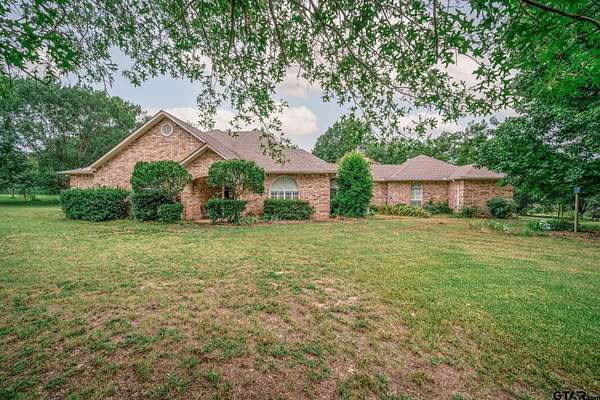 3.67 Acres of Land with Home for Sale in Jacksonville, Texas