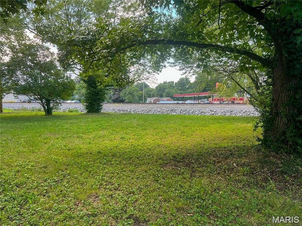 0.48 Acres of Residential Land for Sale in Staunton, Illinois