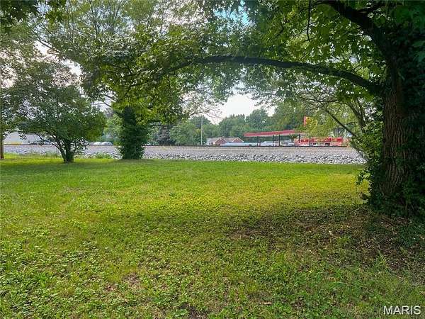 0.48 Acres of Residential Land for Sale in Staunton, Illinois