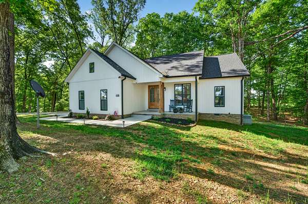 1.77 Acres of Land with Home for Sale in Charlotte, Tennessee
