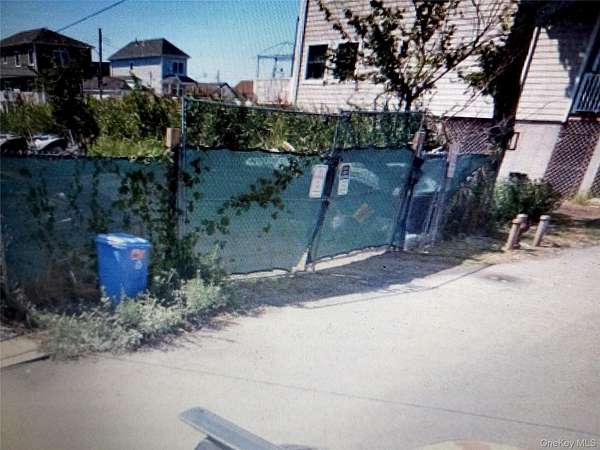 0.07 Acres of Land for Sale in Hamilton Beach, New York