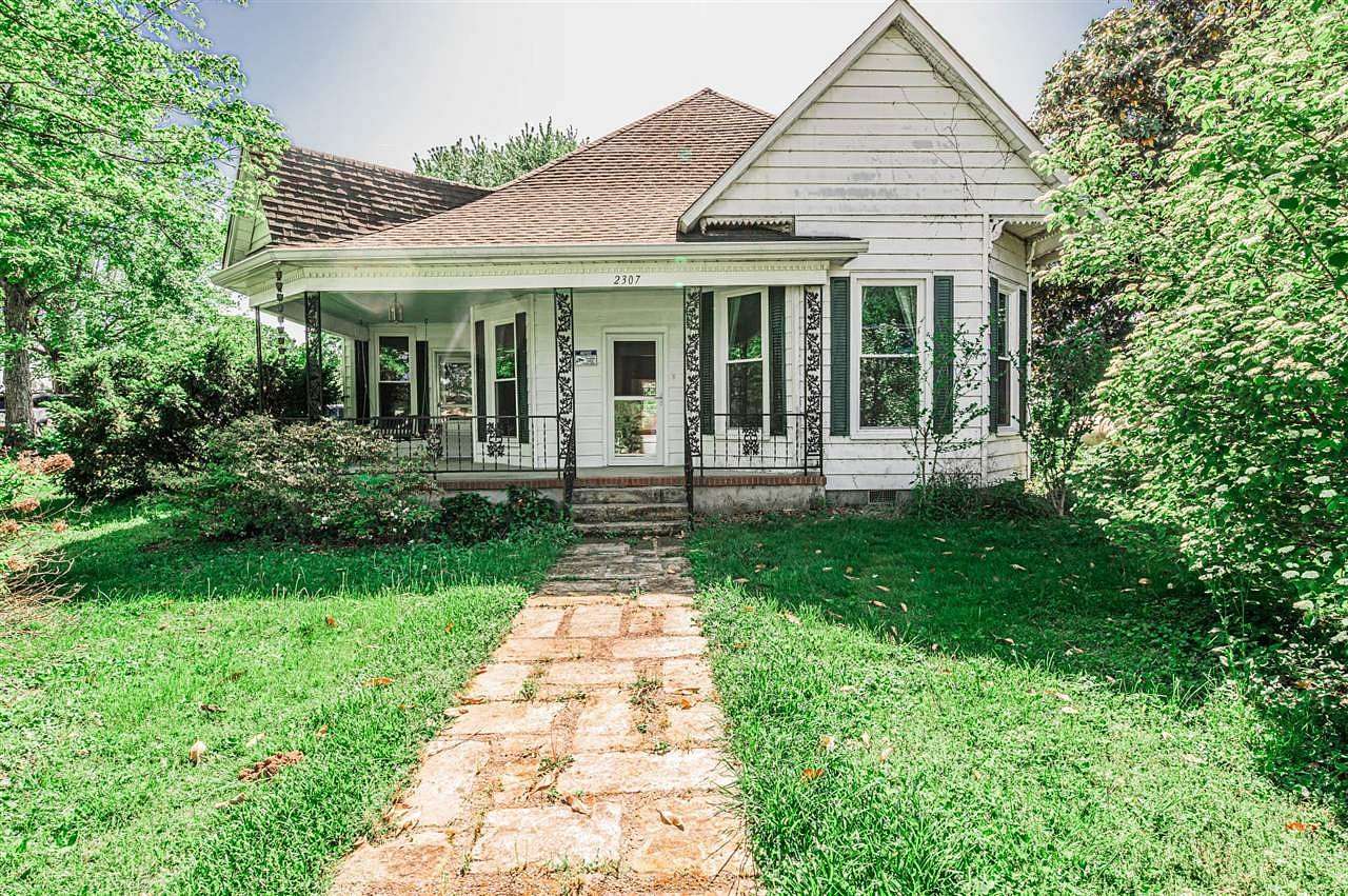 5.3 Acres of Land with Home for Sale in Bowling Green, Kentucky