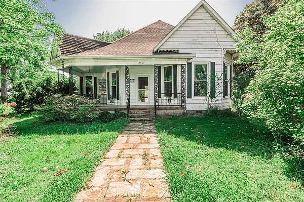 5.3 Acres of Land with Home for Sale in Bowling Green, Kentucky