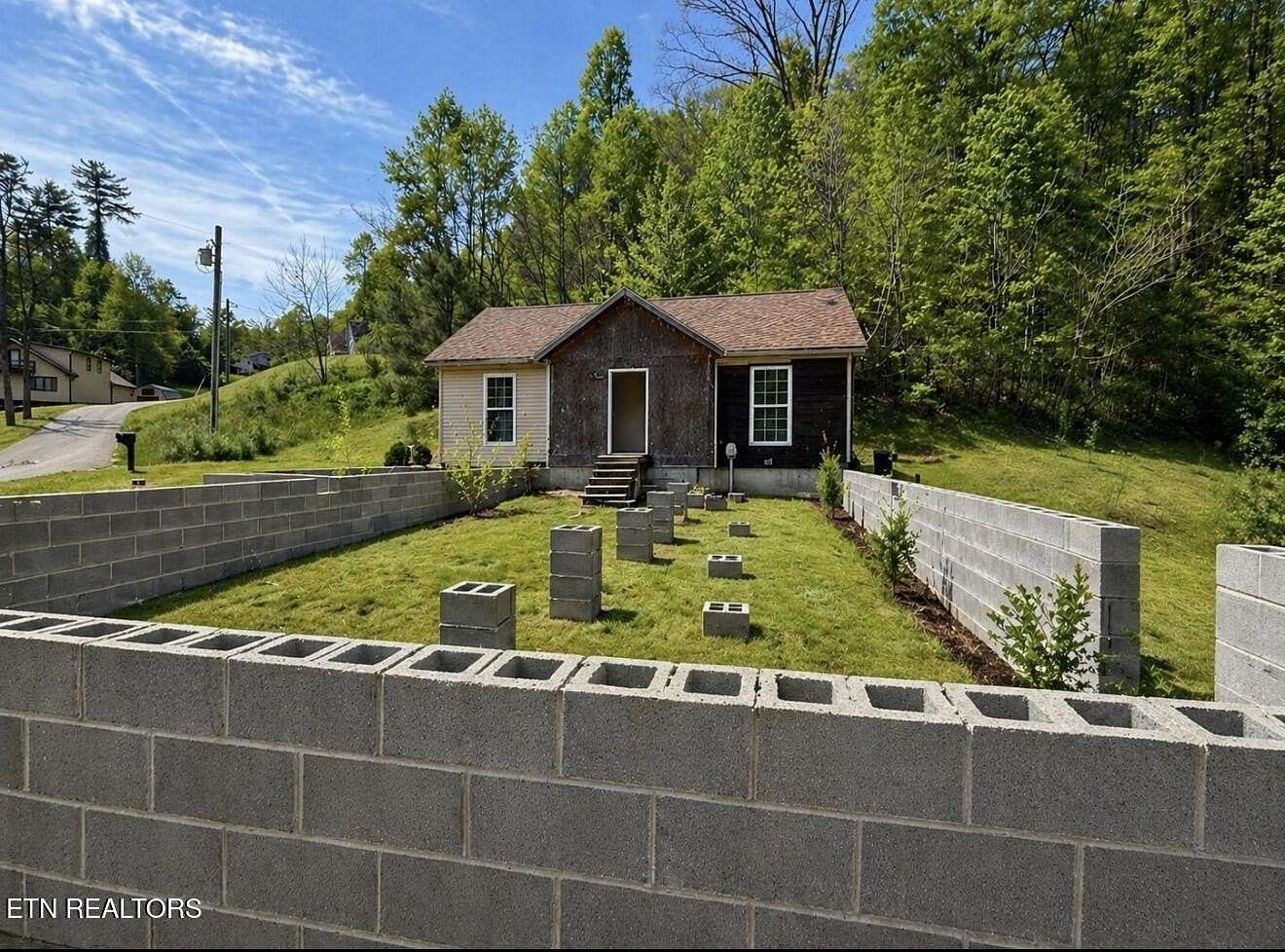 5 Acres of Land with Home for Sale in Baxter, Kentucky
