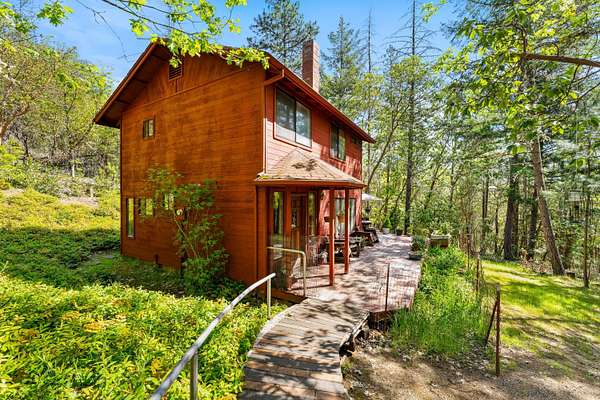 6 Acres of Land with Home for Sale in Grants Pass, Oregon